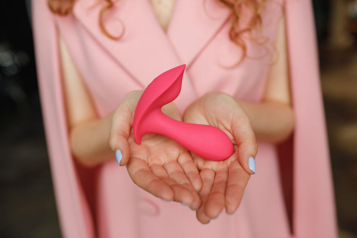 Der neue Butterfly Vibrator wird ausprobiert Der neue Butterfly Vibrator wird ausprobiert