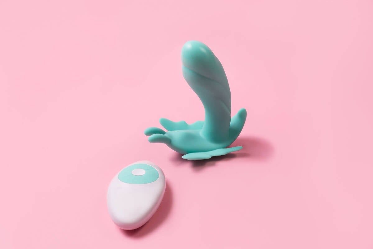 Der neue Butterfly Vibrator wird ausprobiert Der neue Butterfly Vibrator wird ausprobiert