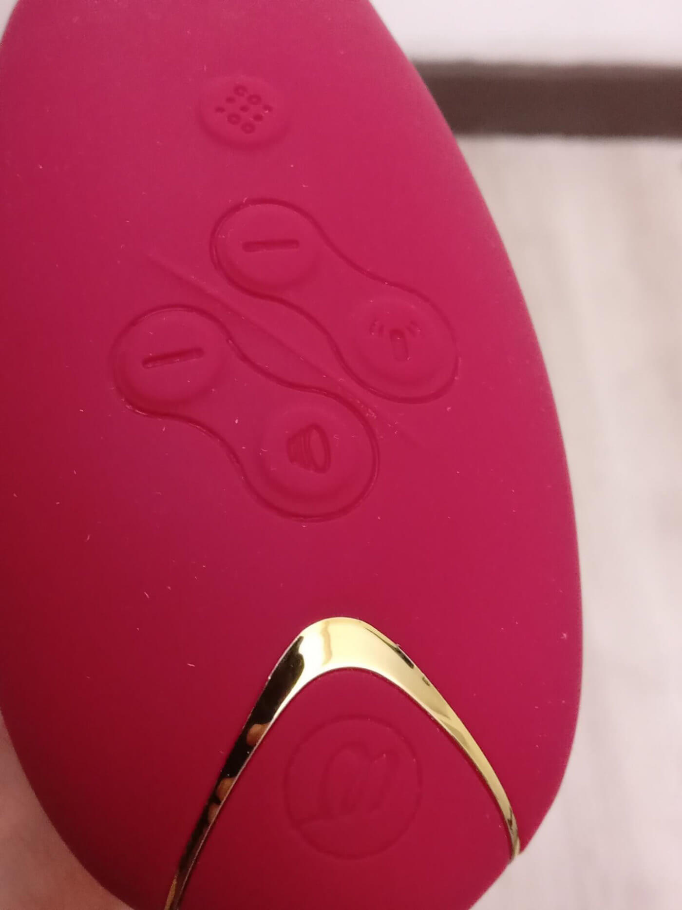 Verschiedene-Buttons-des-Womanizer-Duos