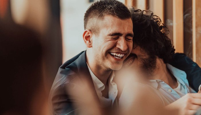 Glueckliches-Paar-mit-Selbstverantwortung-und-Zufriedenheit Glueckliches-Paar-mit-Selbstverantwortung-und-Zufriedenheit